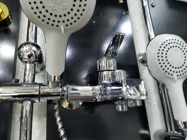 вкладыши для ванны: Vanna və duş üçün divar tipli qarışdırıcı kran dəsti - Material