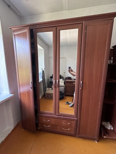 спалный шкаф: Керегеч Шкаф, Уктоочу бөлмө үчүн, Колдонулган