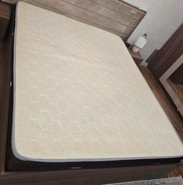 Divanlar: Matras 70 azn satilir‼️olcu 2×1.60 cemi 7 ay iwlenib real aliciya