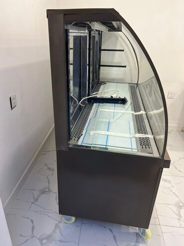 Soyuducu vitrinləri: Bu ticarət vitrin soyuducusu qəhvəyi rəngdədir və şüşə yan panellərə -da lalafo.az — 3 Soyuducu vitrinləri: Bu ticarət vitrin soyuducusu qəhvəyi rəngdədir və şüşə yan panellərə — 3