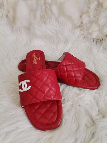 Papuče: Papuce 1.700
Kompleti 2.900 — 6