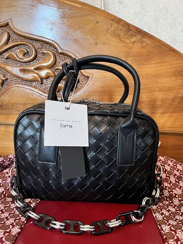 фатзорб в железной упаковке: Fame markasına aid qara rəng yeni çanta. Toplam 3 ədəd qulpu var lalafo.az -da фатзорб в железной упаковке: Fame markasına aid qara rəng yeni çanta. Toplam 3 ədəd qulpu var