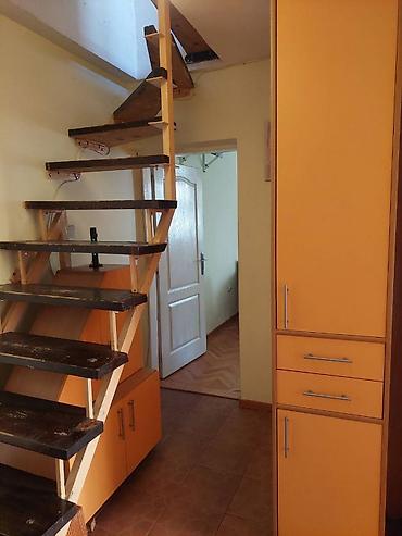 Dugoročni najam stanova: IZDAJEM STAN 90km2 NA STAROM CERAKU (ZARKOVO) Dva nivoa, prvi 50km2 — 15