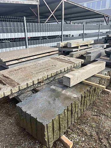 Cigla, kamen: Na prodaju 30 m3 granitnih ploca, stubova, od razlicitih vrsta. Imamo — 4