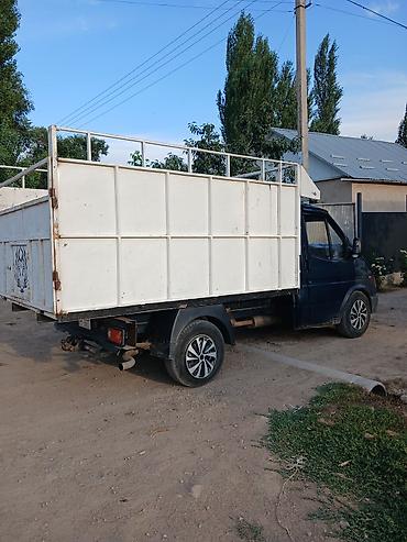 q 7: Грузовой фургон на базе микроавтобуса Ford Transit с высокими бортами — 1