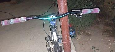 velosiped 28 type 1: Dağ və şəhər sürüşləri üçün uyğun velosiped. Qara rəngli çərçivəyə — 2