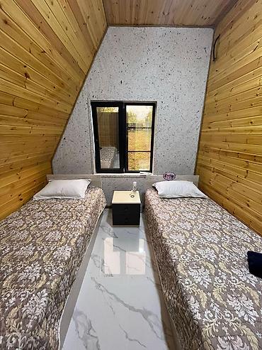 Günlük kirayə evlər: Qəbələ günlük ev - A-frame üslubunda, şüşə fasadlı modern kottec - — 4