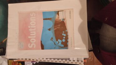 Иностранные языки: Учебники Solutions все по 100, кроме двух частей книг Solutions Upper — 9