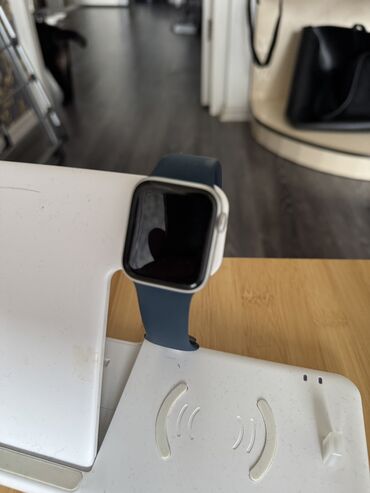 Apple Watch: Apple Watch SE 1gen (40мм), алюминий, отличное состояние! 90%
