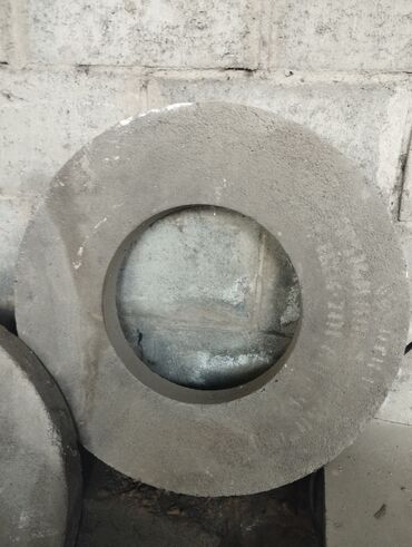 Шлифовальные машины: Точильный камень 
диаметр 60 см 
толщина 6 см