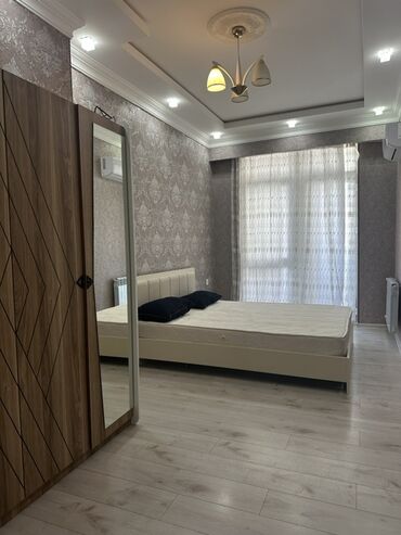 razində kirayə: Yataq otağı və hamam otağı olan təmirli mənzil. Mənzildə yataq, dolab