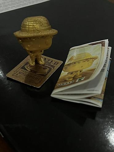 Искусство и коллекционирование: Коллекционная мини-фигурка в золотом цвете по мотивам аниме/манги One — 1