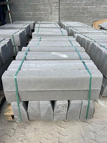 Дорожные бордюры: Дорожный бортовой камень (бордюр) из вибропрессованного бетона — 8