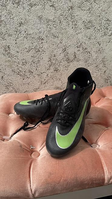Продаю стильные и удобные футбольные бутсы Nike Mercurial с яркими at lalafo.kg Продаю стильные и удобные футбольные бутсы Nike Mercurial с яркими
