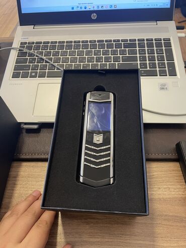 vertu aster: Vertu Signature Touch, 2 GB, rəng - Gümüşü, Düyməli