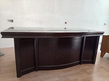 Rəhbər ofis stoludur. 180*90 ölçüsündədir. Keyfiyyətli və ağırdır. Üst