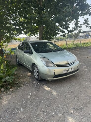 авто из азербайджана: İcarəyə verilir Yaşıl rəngli Toyota Prius modeli, dayanıqlı hibrid