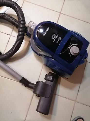 fiksna: Usisivač SAMSUNG do 1800w bez kese ispravan. Dobar 
 Mirjevo — 8