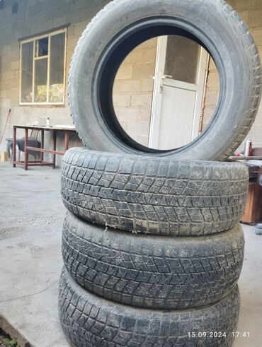 maxxis 19565 r15 зима: Продаю зимнюю резину 235/60R18. Состояние среднее за комплект