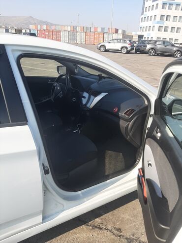 Hyundai: Hyundai Accent: 1.6 l | 2014 il Sedan — 10