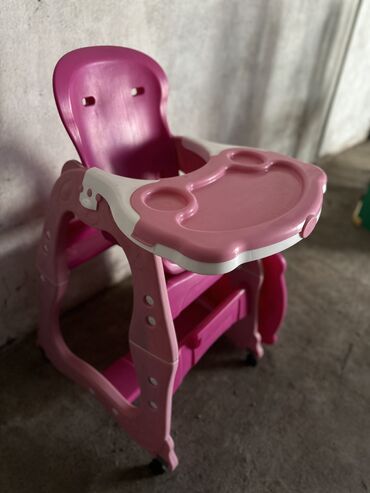стол и стулья для гостиной: Детский стульчик трансформер + столик, в отличном состоянии, всё