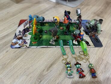 Игрушки: Игровой набор по мотивам Plants vs. Zombies 3 комплекта все фигурки — 14