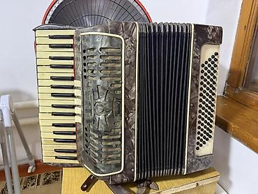 бильярдные клубы: Аккордеон с клавиатурой (пиано-аккордеон), классическая модель с — 1