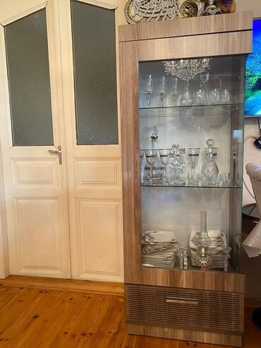 Qida məhsulları: 1 qapı Düz dolab, Bufet