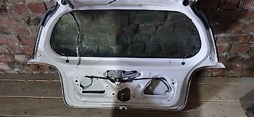vitis taiota: Крышка багажника Toyota, 2001 г., Б/у, Оригинал — 3