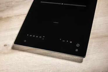 Šporeti i ugradne ploče: **Tehnički detalji** **Opšte** Vrsta aparata Indukcijska ploča Boja — 8