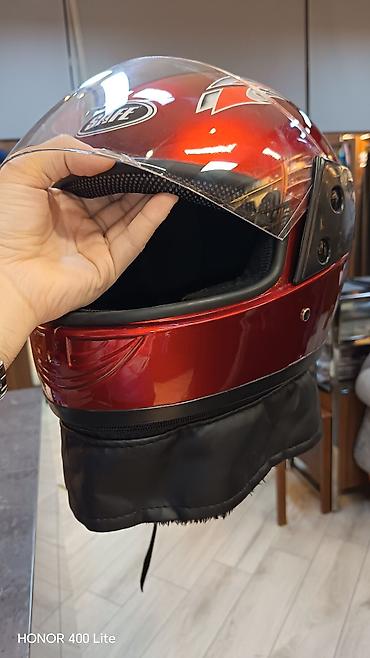 reduktor motor: Tam üzlü motosiklet dəbilqəsi – qırmızı metalik rəng, üzərində qrafik — 5