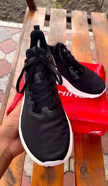 Женская обувь: Продам новые кроссовки li Ning
Размер 39-40
Торг есть — 2