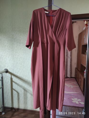Платье состояние отличное . размер 46-48. цена 1000 сом