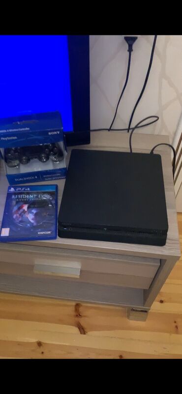 Ps4 silm tecili satılır teze açılmamış pult ile servis baxımları olnub