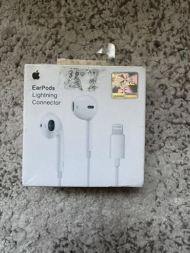 bt fm modulator: Наушники Apple EarPods с разъёмом Lightning. - Проводные наушники — 1