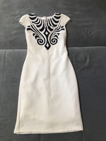 ljubičasta svečana haljina: S (EU 36), bоја - Bela, Drugi stil, Drugi tip rukava