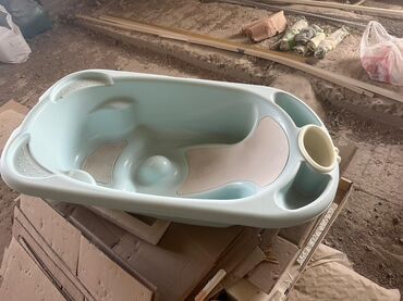 Сковородки: Körpələr üçün nəzərdə tutulmuş bu hamam küveti, yüngül mavi rəngdədir