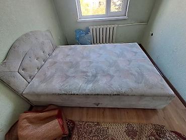 Спальные гарнитуры: Двуспальная кровать с мягким изголовьем + комод с зеркалом - Кровать — 3