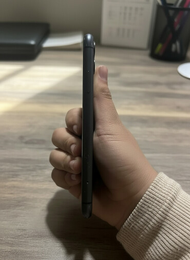 Apple iPhone: IPhone 11, 128 GB, Qara, Face ID — 1