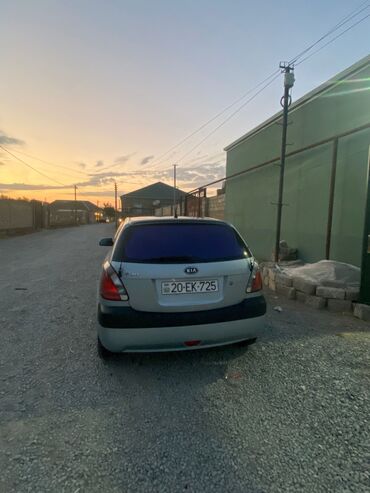 Kia: Kia Rio: 1.5 l | 2006 il Sedan