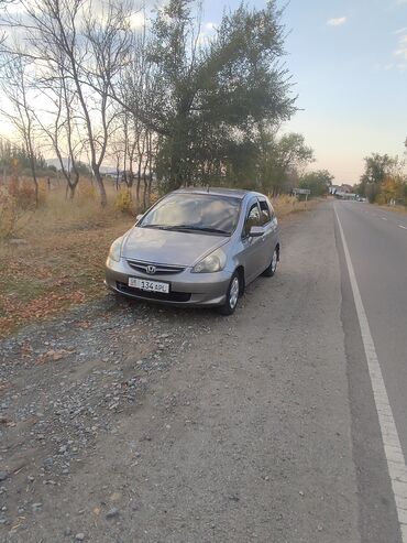 срочно продаю хонда фит: Honda Fit: 2004 г., 1.5 л, Вариатор, Бензин, Хетчбек