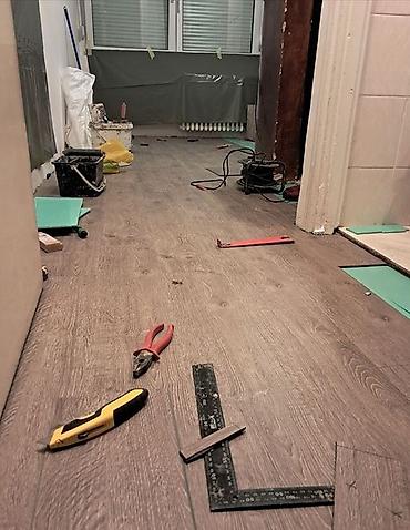 Građevinarstvo i rekonstrukcija: Postavljanje laminata, vinil ploča sa profesionalnom opremom. Cena — 13