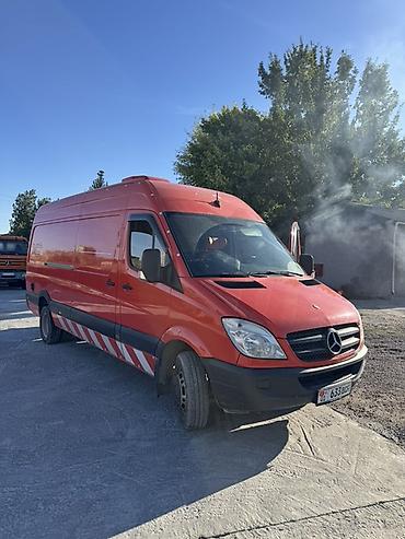 sprinter 4 4: Mercedes-Benz Sprinter (длинная база, высокий кузов), красный фургон — 2