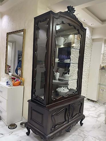 forma ideale vitrine sa staklom: Vitrina od punog drveta sa staklenim izloženim delom – — 5
