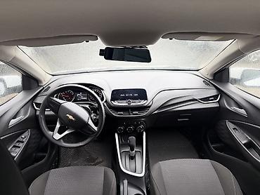 Chevrolet: Chevrolet Onix: 2020 г., Бензин — 9