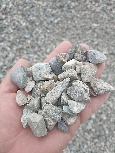 Щебень: Щебень фракции 20–40 мм (ориентировочно). Природный каменный материал — 2