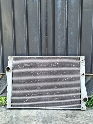Радиаторлор: Продаю радиатор от BMW X5 Е70