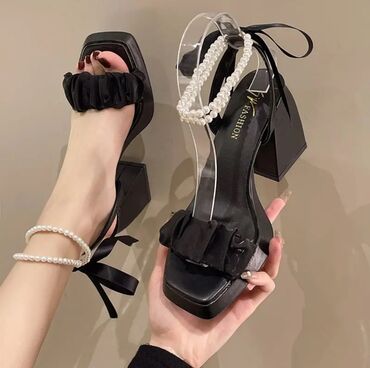шлепанцы на платформе: Туфли абсолютно новые, заказывала онлайн на выпускной, но размер не