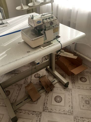 Швейные машины: Швейная машина Полуавтомат