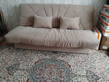 продаю диван кровать: Диван-кровать, цвет - Бежевый, Б/у
